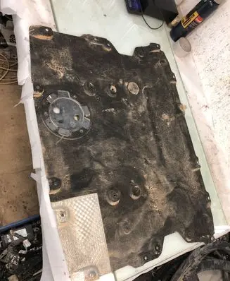 BMW X4 G02 Engine splash shield/under tray 7417386