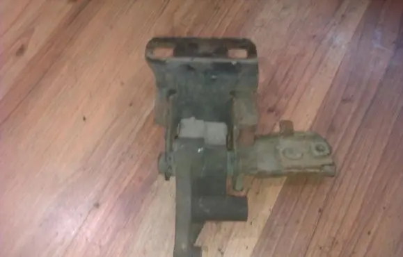 Ford Ka Engine mount bracket 97kb6b049ah