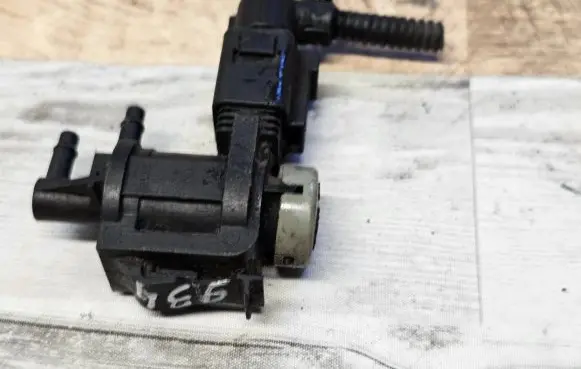 Audi A4 S4 B7 8E 8H Turbo solenoid valve 1K0906283A