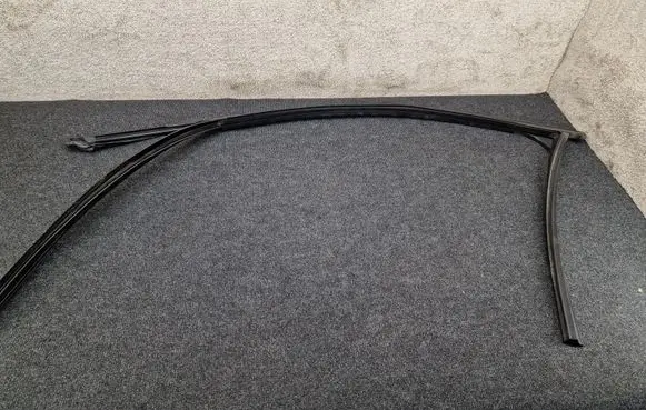 BMW X6 F16 Front door windshield rail 7317819