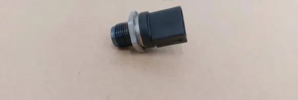 BMW 3 E90 E91 Fuel pressure sensor 0281002988 47663