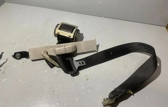 Mazda 3 I Front seatbelt 603157100