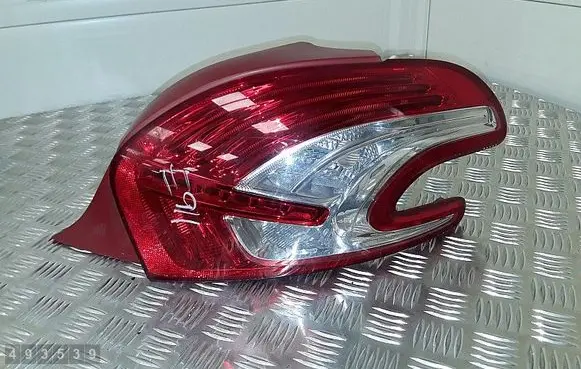 Peugeot 208 Rear/tail lights 9672628380