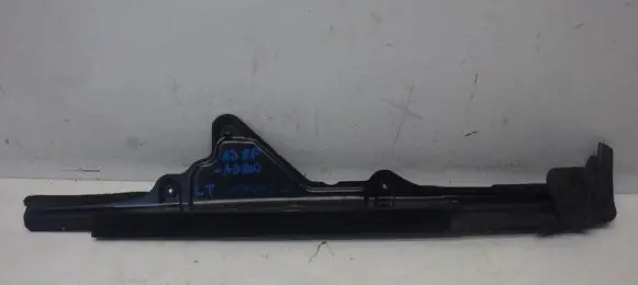 Audi A3 S3 8P Radiator mount bracket 8P7810947