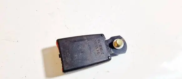 Middle seatbelt buckle (rear)