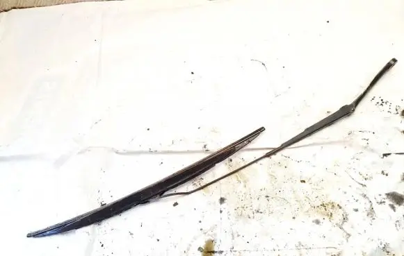 Peugeot 307 Front wiper blade arm
