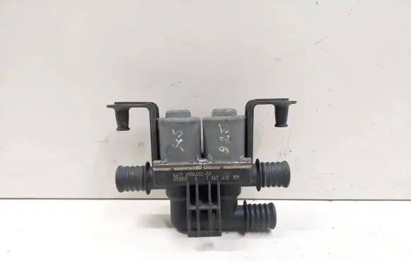 BMW X5 E53 Coolant heater control valve 6906652 6411690665203 64116906652