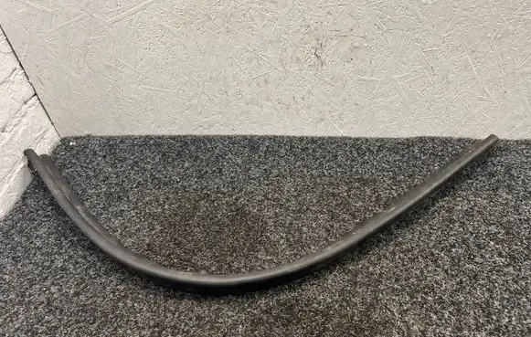 Porsche Macan (95B) Engine compartment rubber 95B823737