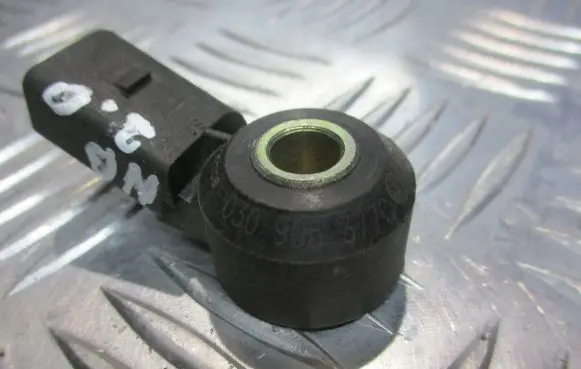 Volkswagen New Beetle Detonation knock sensor 030905377C