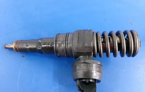 Skoda Superb B5 (3U) Fuel injector 038130073BJ