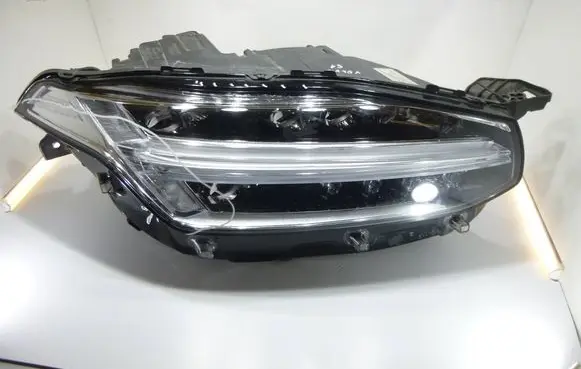 Volvo XC90 Headlight/headlamp 32342483 2204114354