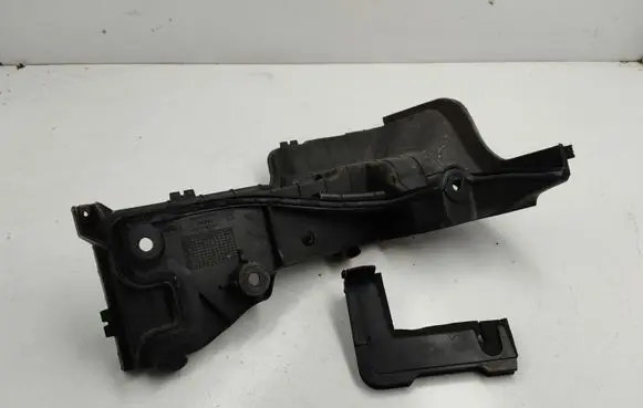 Land Rover Discovery 3 - LR3 Other engine bay part DWM500042