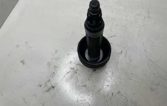 BMW 5 E60 E61 Oil filter cover 7789323