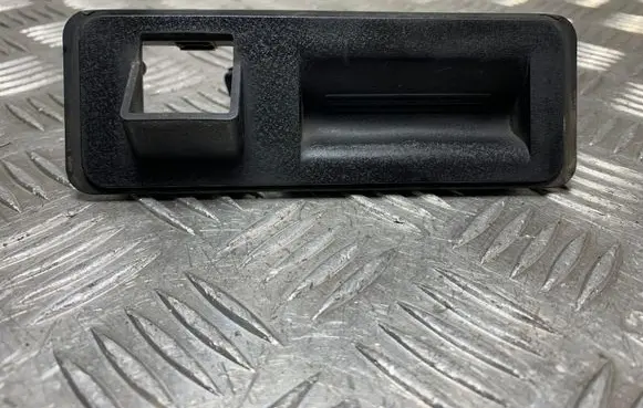 SsangYong Rexton Tailgate handle with camera 