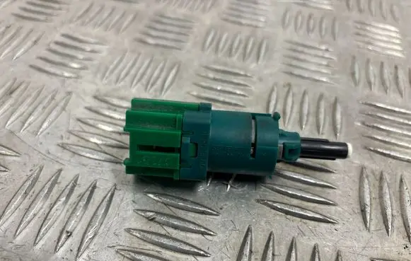 Peugeot 208 Brake pedal sensor switch 9804869480