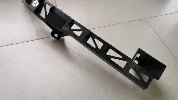 Headlight/headlamp mounting bracket