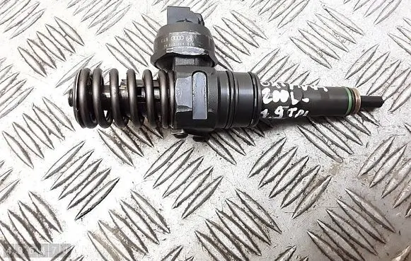 Skoda Octavia Mk2 (1Z) Fuel injector 038130073ag