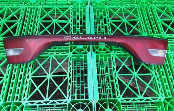 Mitsubishi Galant Tailgate trim 0431596