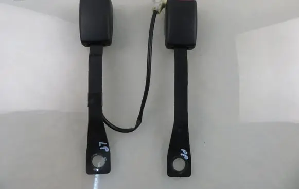 Suzuki Grand Vitara II Front seatbelt buckle
