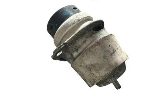 Volkswagen Touareg II Engine mount bracket 7L8199131F