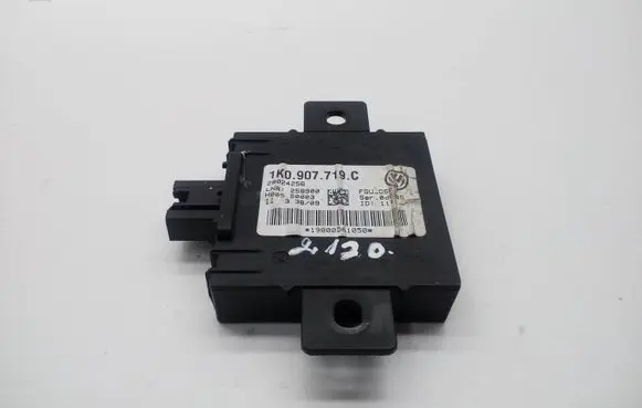 Audi A3 S3 8P Alarm control unit/module 1K0907719C