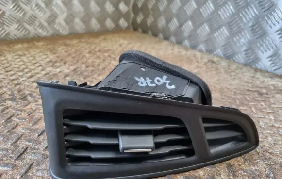 Ford Focus Dashboard side air vent grill/cover trim BM51A018B08