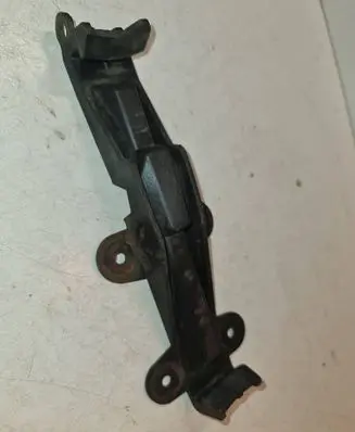Front bumper mounting bracket