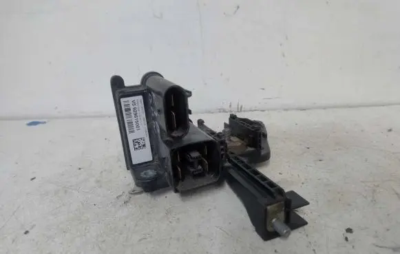 BMW 1 F20 F21 Battery relay fuse 929615001