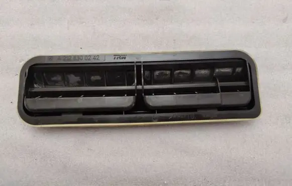 Mercedes-Benz CLS C218 AMG Quarter panel pressure vent A2128300242