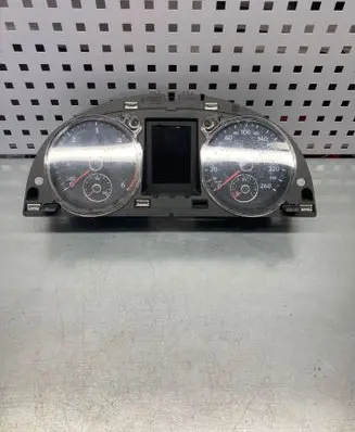Volkswagen PASSAT B7 Speedometer (instrument cluster) 3AA920870D