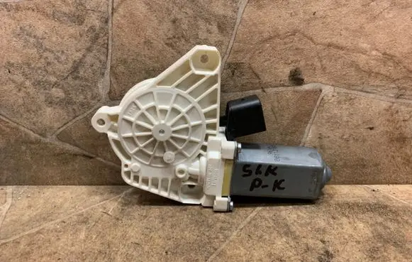 Mercedes-Benz SLK R172 Front door window regulator motor A2078200542