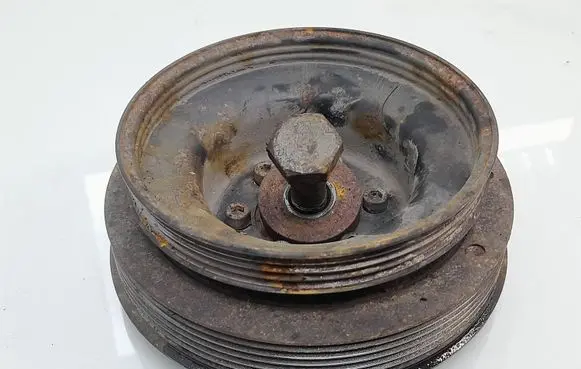 Suzuki Grand Vitara I Crankshaft pulley 3L04
