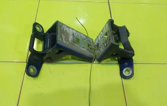 Opel Meriva B Front door upper hinge PRZOD