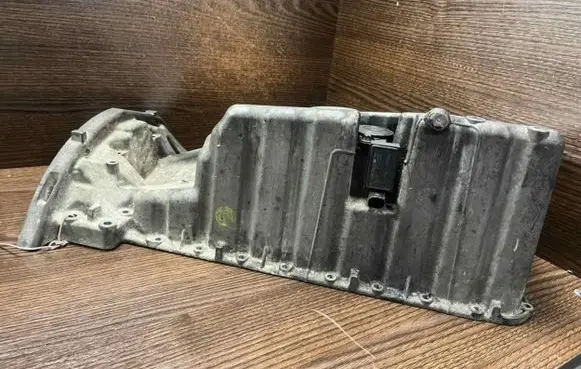 Mercedes-Benz Sprinter W901 W902 W903 W904 Oil sump R6110140902 A0041535228