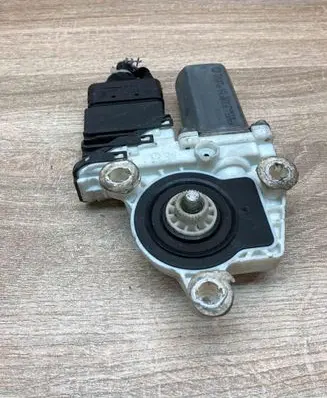 Volkswagen Golf IV Rear door window regulator motor 1J4959812C 101388101 WITHPLUG