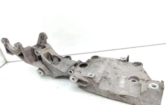 Mitsubishi Outlander A/C compressor mount bracket 03G903143J