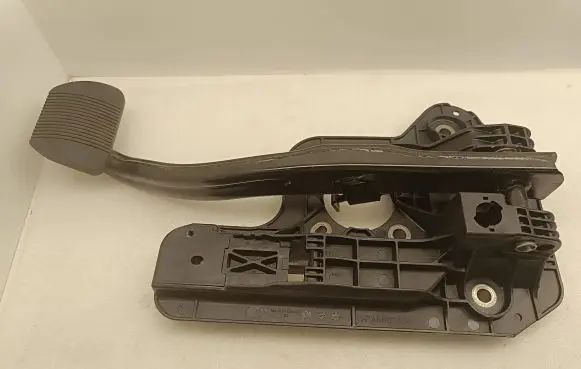 Chrysler Pacifica Brake pedal P68303876AE 40430 TKYY35810173