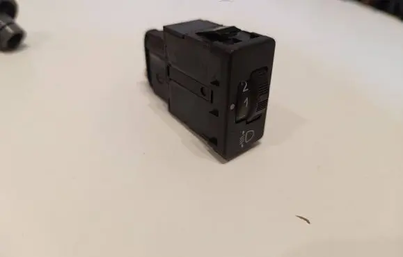 Peugeot 107 Headlight level height control switch 