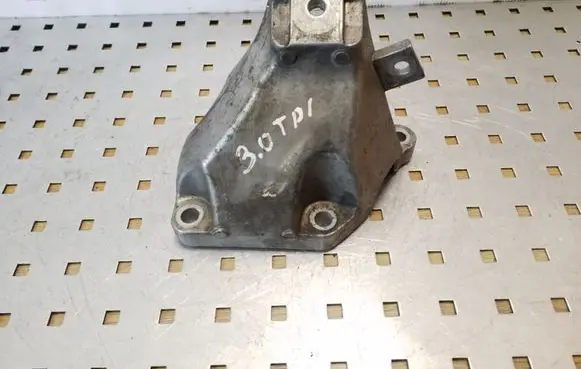 Audi A4 S4 B7 8E 8H Engine mounting bracket 8E0199308AK