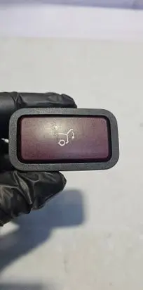Mercedes-Benz E W211 Tailgate/boot open switch button 2118219551 31020302