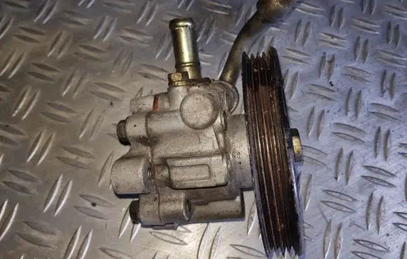 Mitsubishi Pajero Sport I Power steering pump 27061090 MR448507