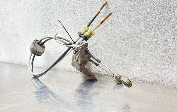 Opel Vectra C Gear shift cable linkage 55352866