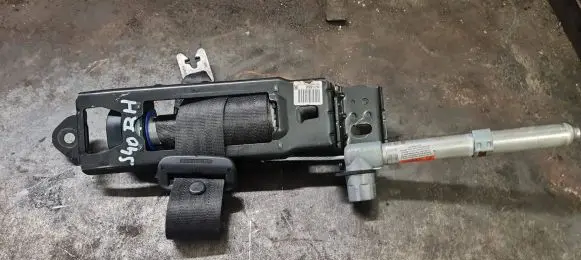 Volvo S40 Front seatbelt 3027137482