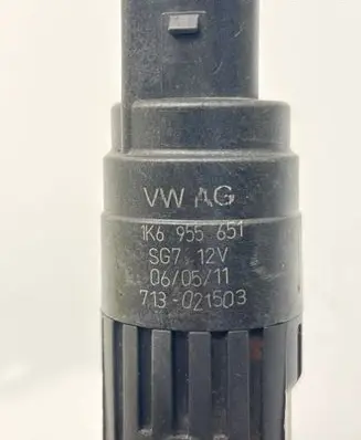 Volkswagen Golf VI Windscreen/windshield washer pump 1K6955651 713021503