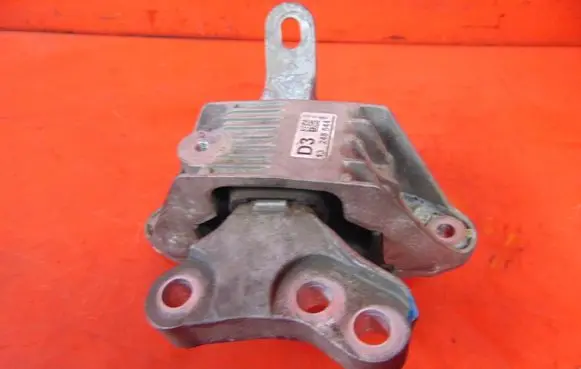 Chevrolet Orlando Engine mount bracket 13248544