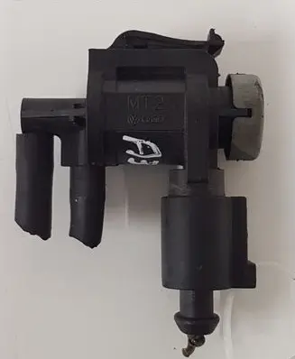Audi A3 S3 8P Turbo solenoid valve 1K0906283 1358B