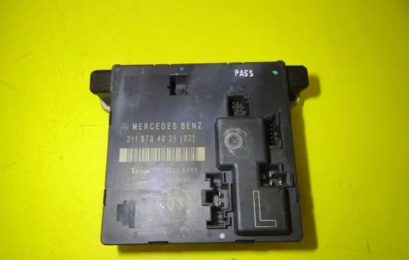 Mercedes-Benz E W210 Door control unit/module 2118704026