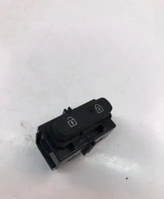 Volvo V40 Central locking switch button 31334570