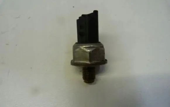 Ford Focus Fuel pressure sensor 0617995203