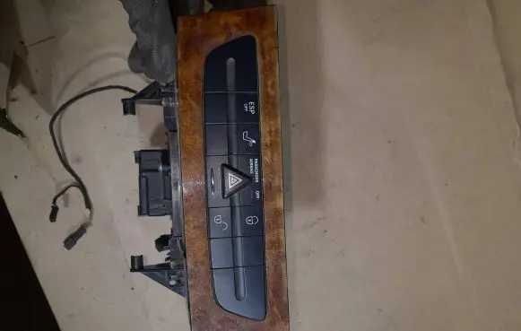Mercedes-Benz E W211 Glove box 310103180146